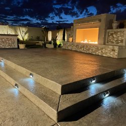 Flores Concrete - Concrete step lights.