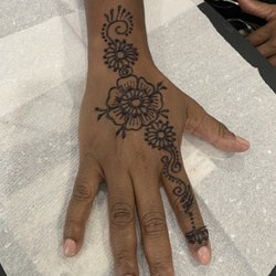 Gokuls Henna Art - Gorgeous !!! she did a beautiful job told me exactly what to expect and help me make the right choice. Got lots of compliments.