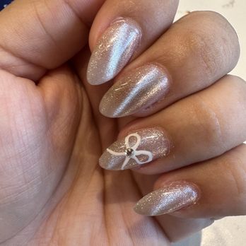 Worldgate Nails - Cat eye nail polish - Nail Salons Near Me - Herndon, Virginia