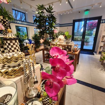 Main Street by The Breakers - Cafes Near Me - Palm Beach, Florida