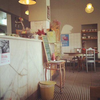 Café Com Calma - Balcão de atendimento - Cafes Near Me - Lisbon, 11 Café Com Calma - Balcão de atendimento - Cafes Near Me - Lisbon, 11