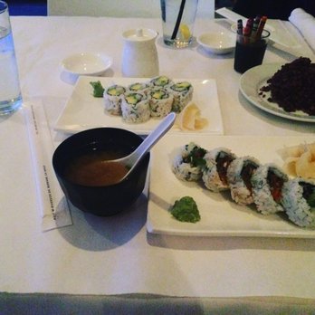 Gindi Thai - Avocado and tuna roll - Sushi Bars Near Me - Burbank, California