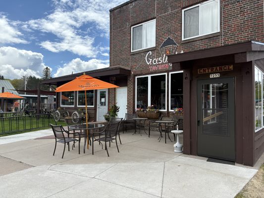 Gaslight Tavern by null