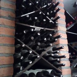 Entre Tintos y Blancos - Nuestra cava