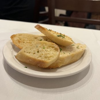 Martini's - Nothing too wild about the side of Garlic bread, but it does hit different when you scrape the cheese and bacon out of the mac. - Seafood Near Me - Fredericksburg, Texas Martini's - Nothing too wild about the side of Garlic bread, but it does hit different when you scrape the cheese and bacon out of the mac. - Seafood Near Me - Fredericksburg, Texas