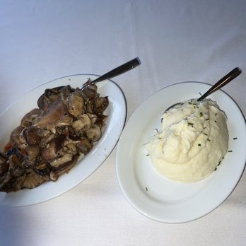 Arroyo Chop House - Sauteed Mountain Mushrooms and Garlic Mashed Potatoes - Steakhouses Near Me - Pasadena, California