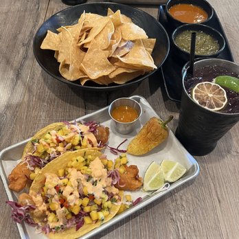 Que Vida Tacos Huntington Beach - Gobernador (Battered) Shrimp Tacos - Cocktail Bars Near Me - Huntington Beach, California