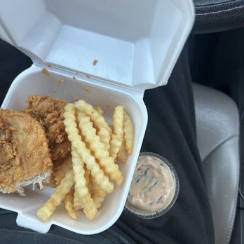 Raising Cane's Chicken Fingers - kids The Kids' Combo - Fast Food Near Me - Marrero, Louisiana Raising Cane's Chicken Fingers - kids The Kids' Combo - Fast Food Near Me - Marrero, Louisiana