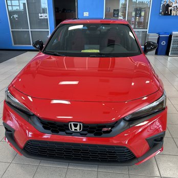Ike Honda - Sporty looking Civic in Showroom - Auto Repair Near Me - Marion, Illinois