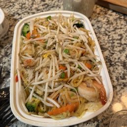 Thai Lo Mein with Shrimp Thai Lo Mein with Shrimp
