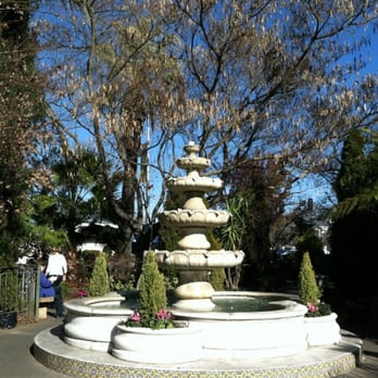 Tower Cafe - Fountain out front - Breakfast & Brunch Near Me - Sacramento, California