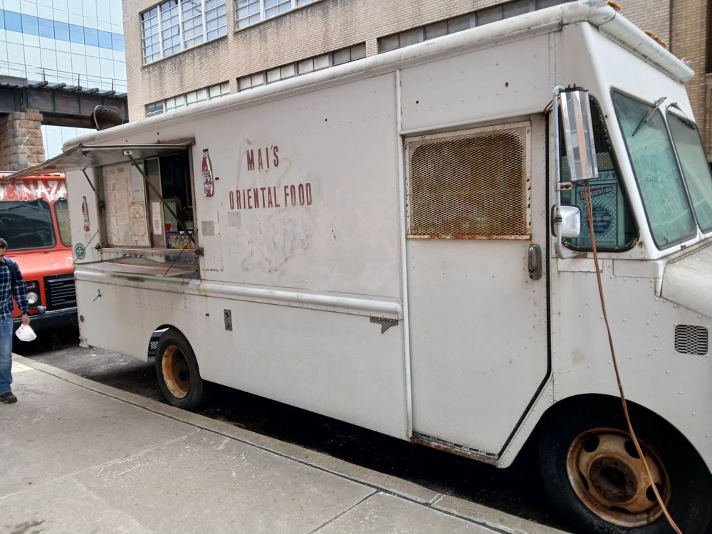 Mai Food Truck Logo