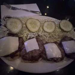 Three Cod Tavern - Cheeseburger sliders