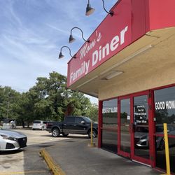 Mom's Family Diner