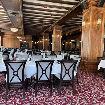 The Marshall Field's Walnut Room - Dining room adorned with beautiful walnut - American Near Me - Chicago, Illinois The Marshall Field's Walnut Room - Dining room adorned with beautiful walnut - American Near Me - Chicago, Illinois