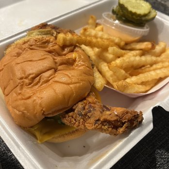 Dave's Hot Chicken - No spice slider with fries - Halal Near Me - Visalia, California