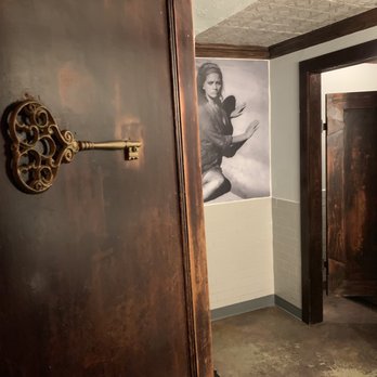 Dean's Downtown - Men's or Women's bathroom? Guess... - Lounges Near Me - Houston, Texas