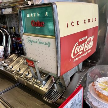 Cafe 50's - Cool 1950s Coke machine - Diners Near Me - Los Angeles, California