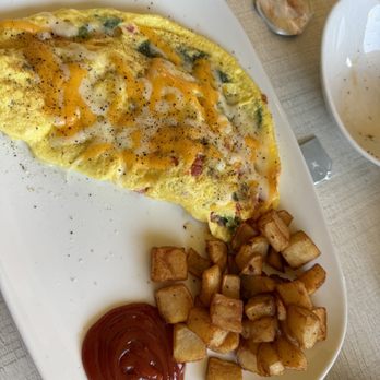 Another Broken Egg Cafe - Tomato mushroom spinach onion omelette with potatoes - Breakfast & Brunch Near Me - Lakewood Ranch, Florida Another Broken Egg Cafe - Tomato mushroom spinach onion omelette with potatoes - Breakfast & Brunch Near Me - Lakewood Ranch, Florida