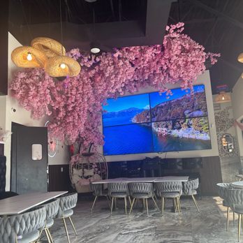 Pho Sky Blossom - Back ground - Vietnamese Near Me - Belle Isle, Florida