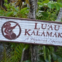 Hawaii Adventure Center - Luau Kalamaku offers a heart pounding performance in the round.