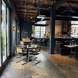 Automatic Seafood and Oysters - Inside