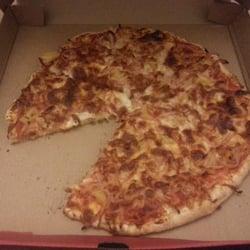 Pizza Da Noi - Large Hawaiian pizza with ham and pineapple.
