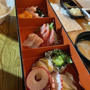 Sushi Katsu-ya - Mixed Sashimi Entree ($18) - Japanese Near Me - Nothridge, California