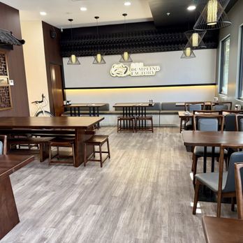 Dumpling Factory - Dining area - Chinese Near Me - Honolulu, Hawaii