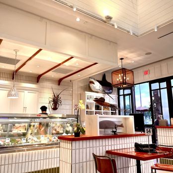 Bear Flag Fish - Dining area - Seafood Markets Near Me - Newport Beach, California