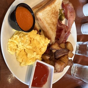 Full Belly - Basic breakfast - potatoes spiced flavor with enough potato and crisp (not just the fried taste) - Breakfast & Brunch Near Me - San Antonio, Texas Full Belly - Basic breakfast - potatoes spiced flavor with enough potato and crisp (not just the fried taste) - Breakfast & Brunch Near Me - San Antonio, Texas