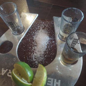 Que Onda - flight of tequilas - Mexican Near Me - Huntersville, North Carolina Que Onda - flight of tequilas - Mexican Near Me - Huntersville, North Carolina