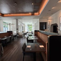The 7th Street Standard - Seating area