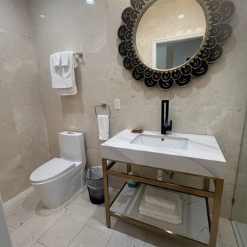 Retreat at Crystal Manatee - Deluxe King Room - Hotels Near Me - Crystal River, Florida Retreat at Crystal Manatee - Deluxe King Room - Hotels Near Me - Crystal River, Florida