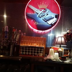 Garage Bar & Grill - Hanging out
