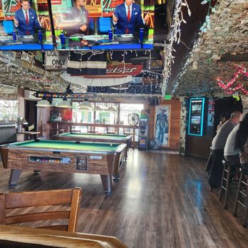 Class of '47 - Two pool tables and a jukebox to keep you busy ! - Sports Bars Near Me - Newport Beach, California Class of '47 - Two pool tables and a jukebox to keep you busy ! - Sports Bars Near Me - Newport Beach, California