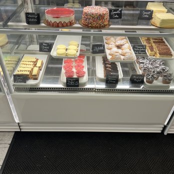 Bakehouse by Joe Murphy - Cake case - Bakeries Near Me - New Providence, New Jersey Bakehouse by Joe Murphy - Cake case - Bakeries Near Me - New Providence, New Jersey