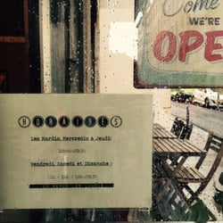 Les Bobos - Not open at 18:00 on Tuesday. Open at 19:00.