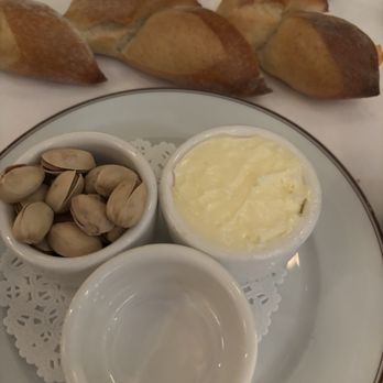 Bouchon - Introductory bread and warmed pistachios - French Near Me - Yountville, California