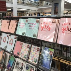 Barnes & Noble - Inside -- 3 February 2020.