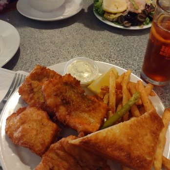 Hurricane Ron’s - I was impressed by the four decent sized pieces of salmon. The salad and chowder also looked fabulous.. - Seafood Near Me - Astoria, Oregon Hurricane Ron’s - I was impressed by the four decent sized pieces of salmon. The salad and chowder also looked fabulous.. - Seafood Near Me - Astoria, Oregon