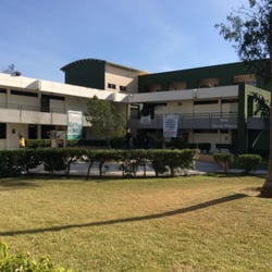 Facultad de Humanidades y Ciencias Sociales - Patio de la facultad.