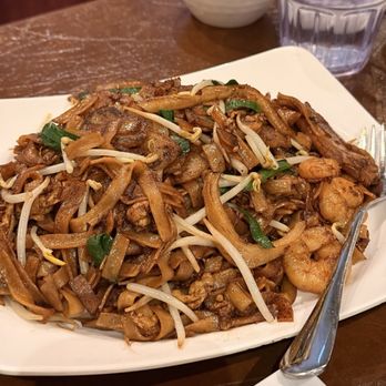Gourmet Malaysia - 191. Penang Char Kwei Teow (Fried Hor Fun w/ Mixed Seafood) - Singaporean Near Me - Scarborough, Ontario Gourmet Malaysia - 191. Penang Char Kwei Teow (Fried Hor Fun w/ Mixed Seafood) - Singaporean Near Me - Scarborough, Ontario