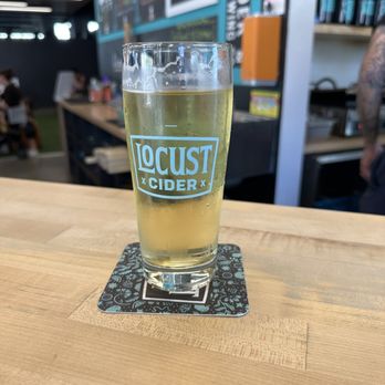 Locust Cider Market Place - Vanilla - Cideries Near Me - Seattle, Washington