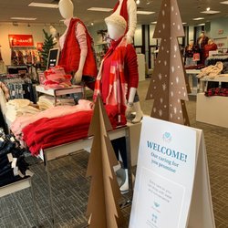 Maurices - Decor