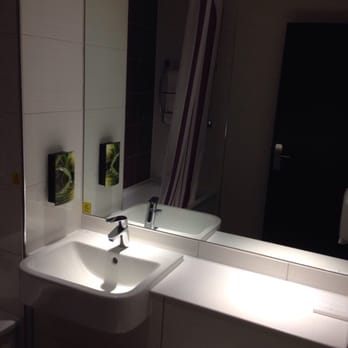 Premier Inn - Bathroom sink etc - Hotels Near Me - Glasgow, GLG