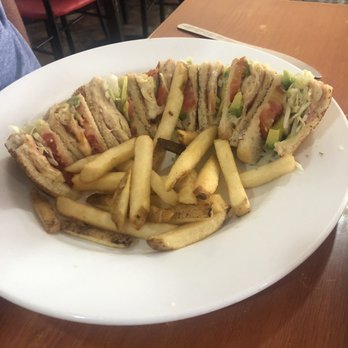 Los Consentidos - Desayuno de club sandwich - Mexican Near Me - Ciudad de México, DIF Los Consentidos - Desayuno de club sandwich - Mexican Near Me - Ciudad de México, DIF