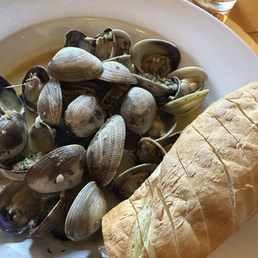 1 LB of steamers - nom! 1 LB of steamers - nom!