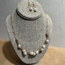 lū.lā. Kaua’i - Matching pearl earring and necklace set