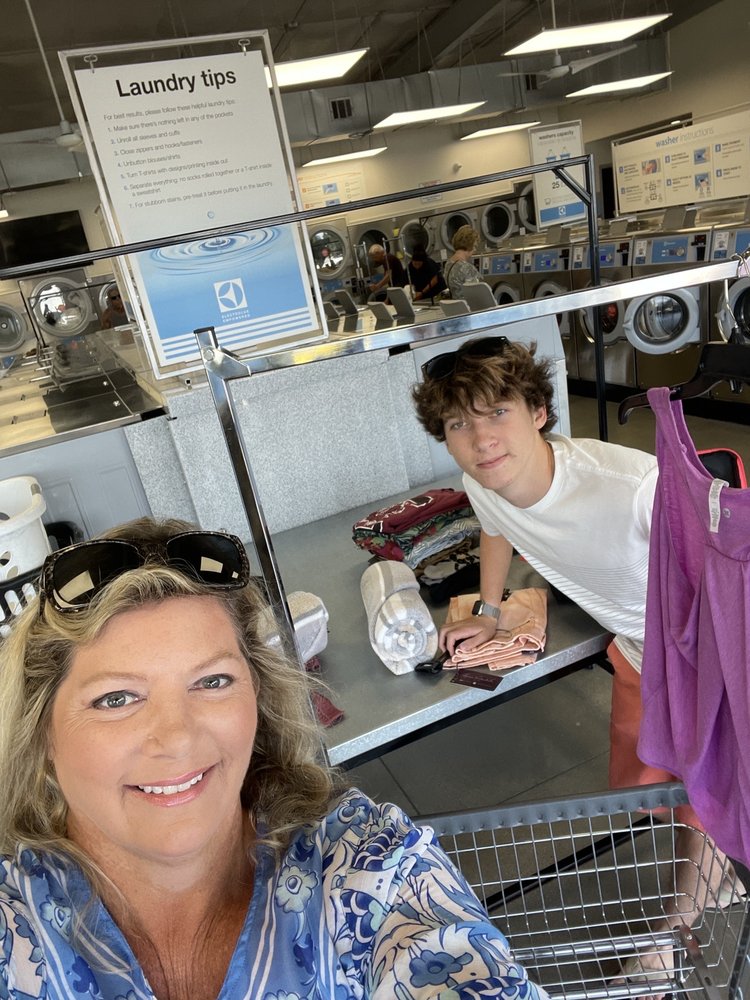 TORNADO LAUNDROMAT Updated October 2024 25 Photos 1909 Bell St